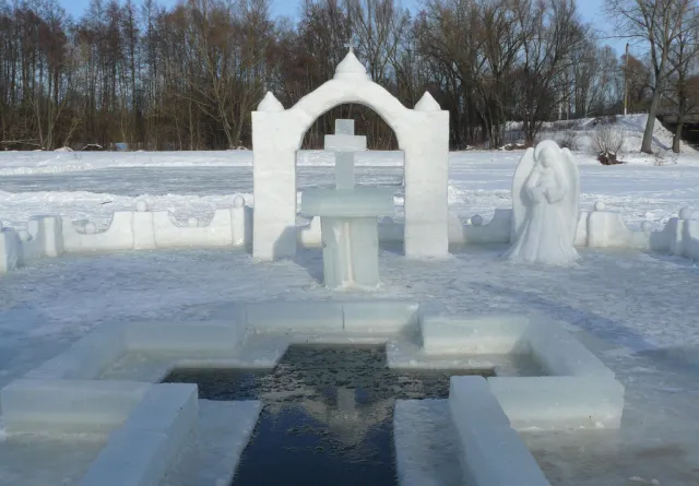 Як правильно купатися в ополонці на Водохреще — фото 2