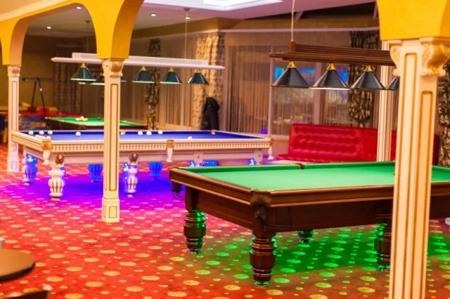 Боулінг, білярд, аерохокей та бар в РЦ "Імперія" — фото 9