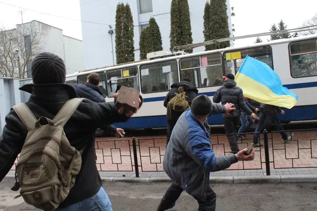В результаті захолення СБУ, у Хмельницькому п’ятеро людей поранили, один загинув (Фоторепортаж) — фото 2