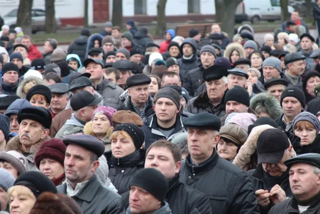 Хмельничани на недільному віче рішуче засудили агресію Кремля проти України (Фоторепортаж) — фото 3