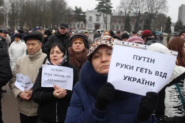 Хмельничани на недільному віче рішуче засудили агресію Кремля проти України (Фоторепортаж) — фото 4