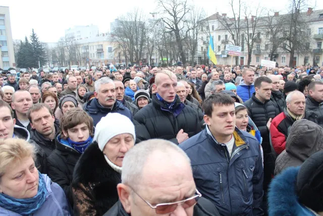 Хмельничани на недільному віче рішуче засудили агресію Кремля проти України (Фоторепортаж) — фото 5