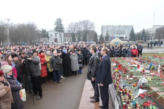 Хмельничани на недільному віче рішуче засудили агресію Кремля проти України (Фоторепортаж) — фото 6