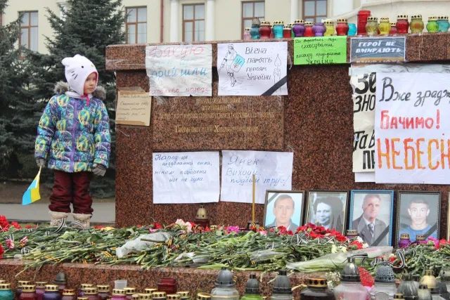 Хмельничани на недільному віче рішуче засудили агресію Кремля проти України (Фоторепортаж) — фото 7