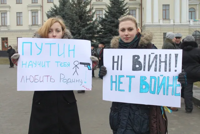 Хмельничани на недільному віче рішуче засудили агресію Кремля проти України (Фоторепортаж) — фото 9