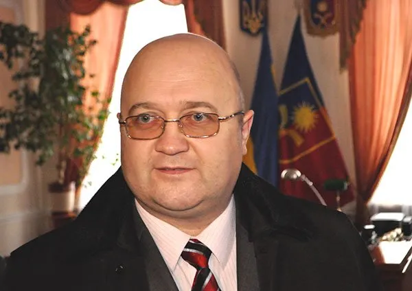 Самооборона пропустила новопризначений голова Хмельницької ОДА Леоніда Пруса до кабінету (Відео) — фото 1