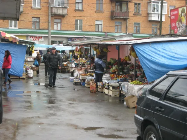 Через ремонт Привокзальної площі, приберуть кіоски навпроти вокзалу (Фото) — фото 1