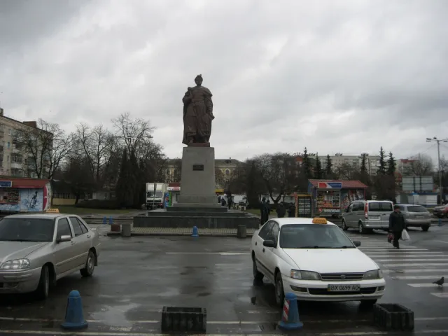 Через ремонт Привокзальної площі, приберуть кіоски навпроти вокзалу (Фото) — фото 4