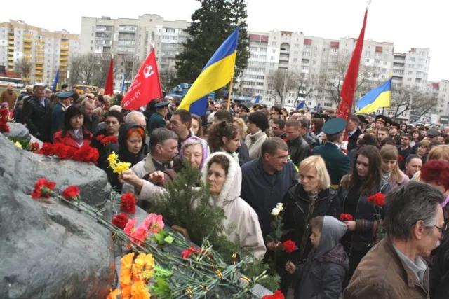 У Хмельницькому відзначили 70-у річницю визволення міста від фашистських загарбників (Фоторепортаж) — фото 2