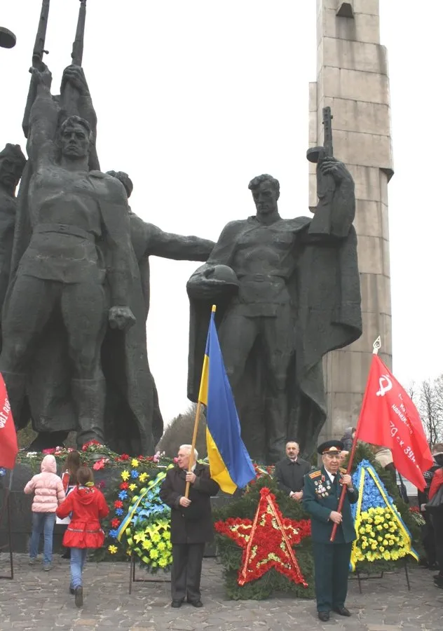У Хмельницькому відзначили 70-у річницю визволення міста від фашистських загарбників (Фоторепортаж) — фото 3