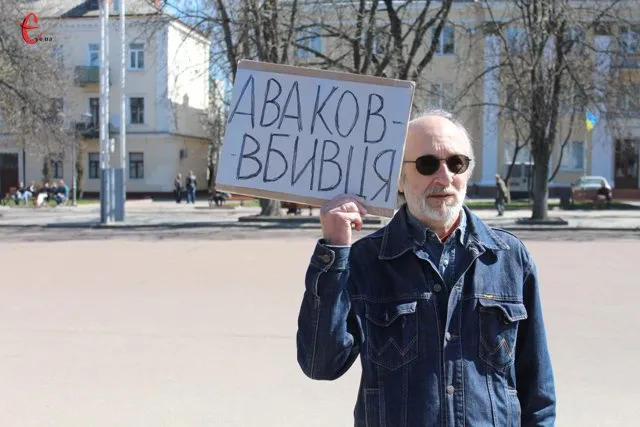 У Хмельницькому вшанували 40 днів з трагічних подій 18-20 лютого (Фоторепортаж) + (Відео) — фото 4