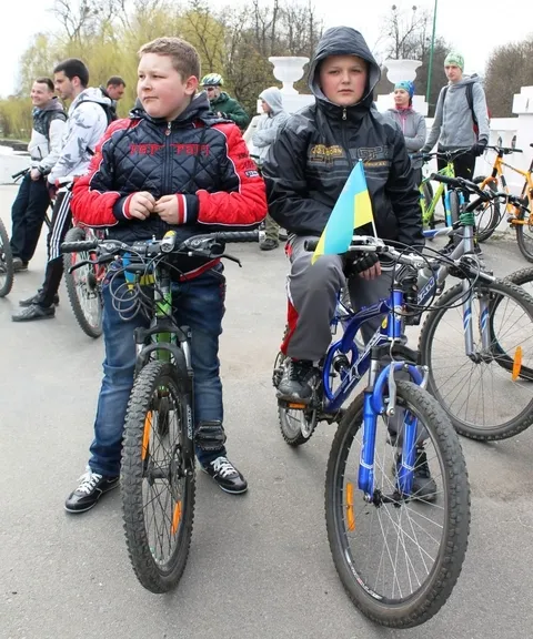 Понад триста велосипедистів відкрили у Хмельницькому Велосезон-2014 (Фоторепортаж) — фото 4