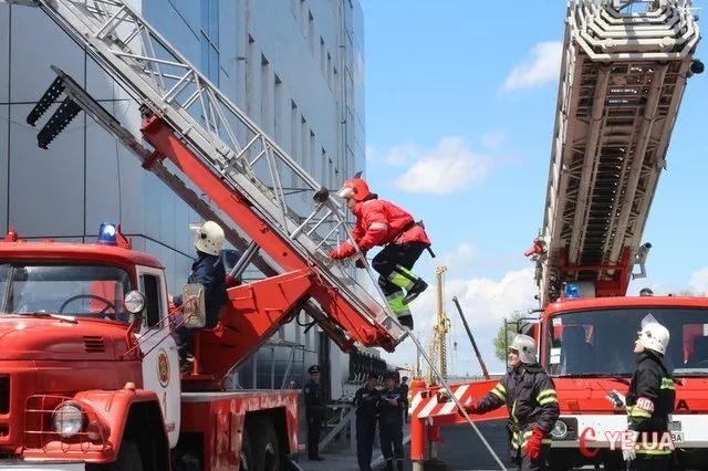 В торгово-розважальному центрі «Оазис», пожежники провели масштабне навчання (Фоторепортаж) — фото 3