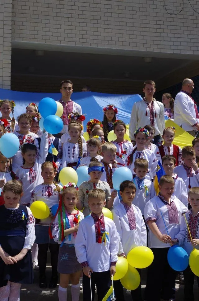 У Кам'янець-Подільському відбувся флешмоб «Я українець і пишаюсь цим» (Фото) — фото 3