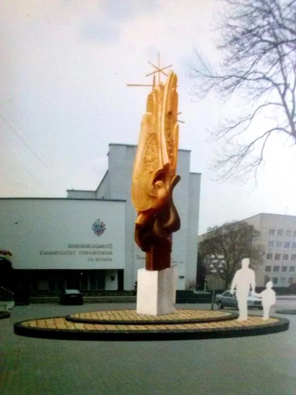 У конкурсі на кращий проект пам’ятника Небесній сотні у Хмельницькому беруть участь чотири роботи (Фото) — фото 3