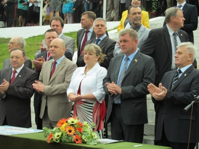 Випускникам Хмельницького національного університету вручили дипломи (ФОТО) — фото 2