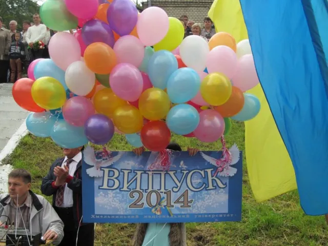 Випускникам Хмельницького національного університету вручили дипломи (ФОТО) — фото 3