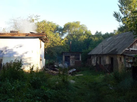 Волочиський район: під час ліквідації пожежі виявлено загиблу жінку та врятовано чоловіка — фото 1