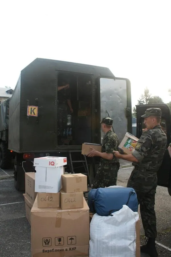 Сьогодні штатний підрозділ однієї з військових частин міста Хмельницький відправився на схід України (Фото) — фото 2