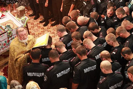 Бійці «Богдану» перед виїздом на АТО приклонилися перед іконою (Фоторепортаж) + (Відео) — фото 3