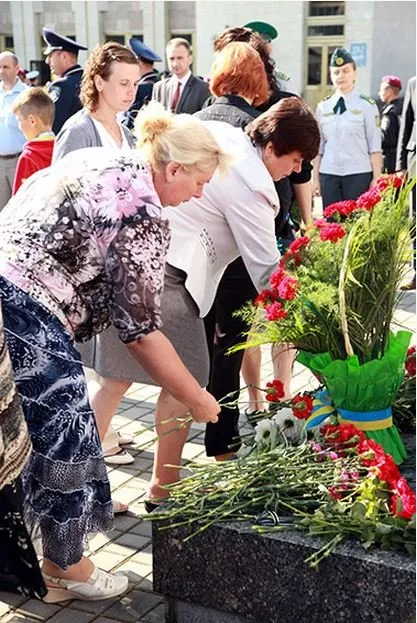 У Хмельницькому вшанували пам'ять загиблих працівників міліції (Фоторепортаж) + (Відео) — фото 7