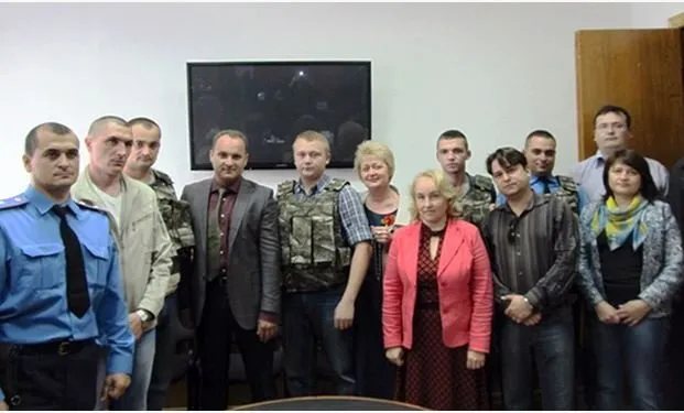 Колектив навчального закладу подарував правоохоронцям бронежилети — фото 1