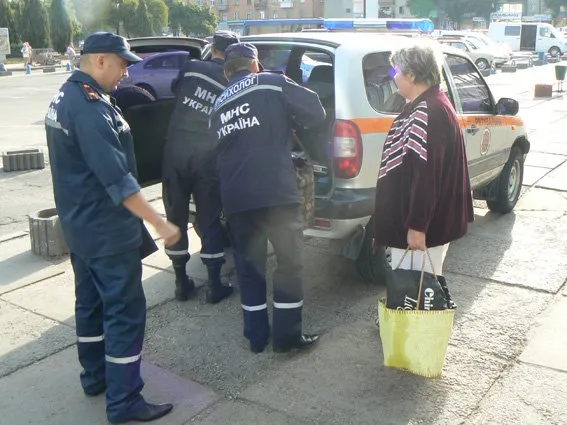 Рятувальники зустріли та допомогли жінці з Донецької області — фото 1