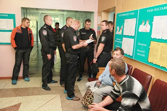 Хмельницькі міліціонери здали для поранених в АТО військовослужбовців та громадян кров рідкісних груп (Фоторепортаж) + (Відео) — фото 1