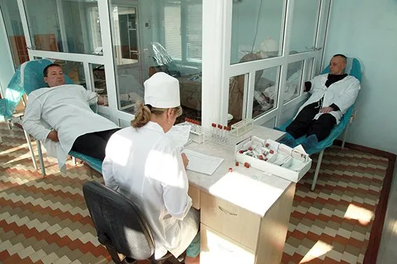 Хмельницькі міліціонери здали для поранених в АТО військовослужбовців та громадян кров рідкісних груп (Фоторепортаж) + (Відео) — фото 6