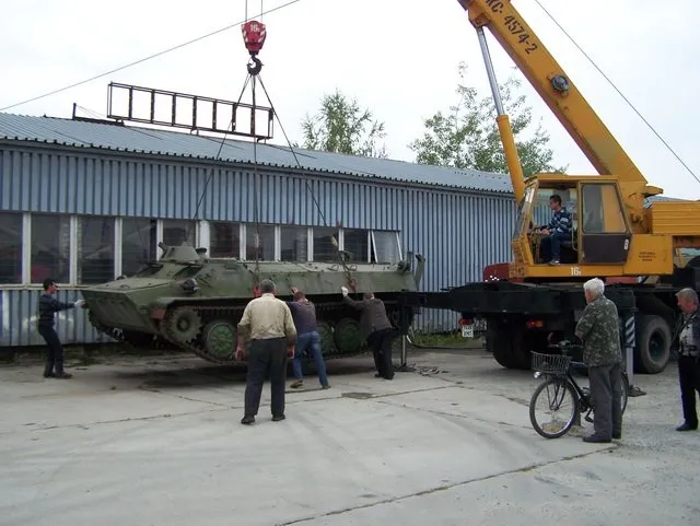Нетішенці взялися за відновлення військової техніки (Фото) — фото 1
