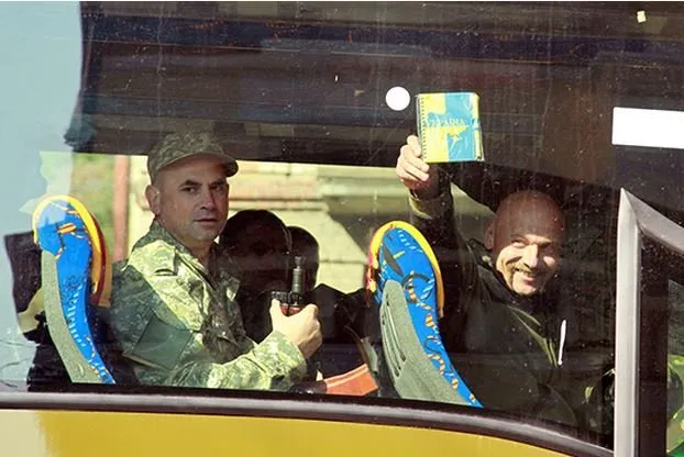 Черговий десант хмельницьких правоохоронців вирушив у зону проведення АТО (Фото) + (Відео) — фото 5
