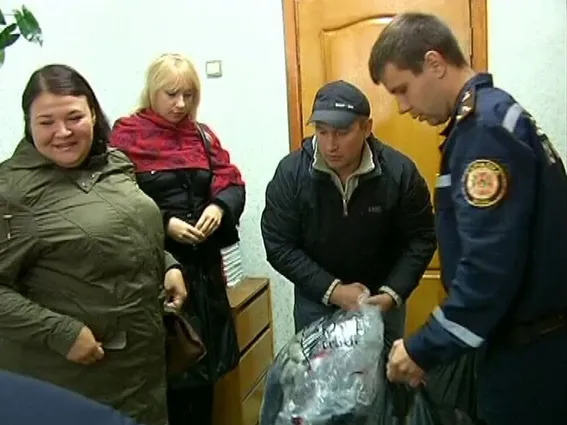 Рятувальники разом із благодійниками допомагають дітям із Сходу теплим одягом та взуттям (Фото) — фото 2