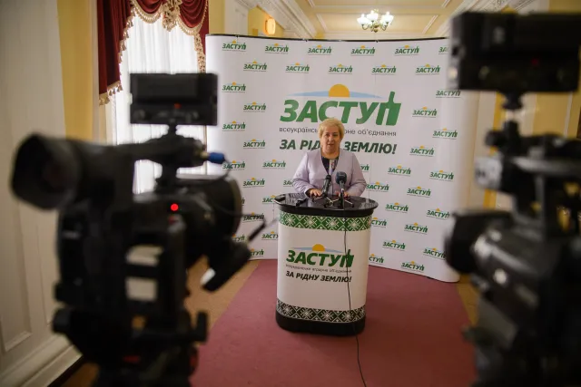 У межах благодійної акції «Затишна оселя», ініційованої активістами «ЗАСТУПу», сім’я переселенців із зони проведення АТО отримала власне житло на Кіровоградщині. — фото 3