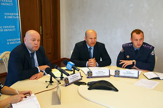 Громадськість допомагатиме міліціонерам охороняти виборчі дільниці на Хмельниччині (Фото) — фото 1