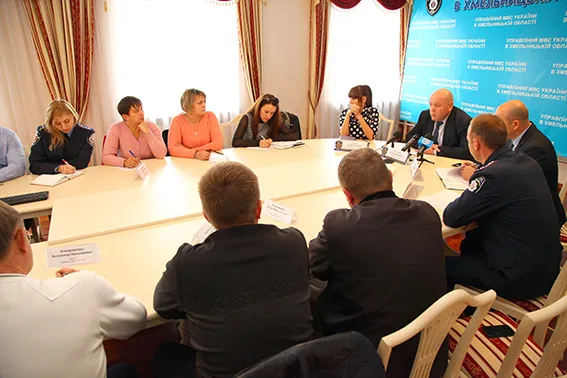 Громадськість допомагатиме міліціонерам охороняти виборчі дільниці на Хмельниччині (Фото) — фото 2