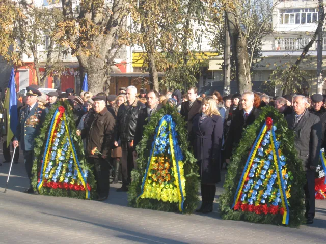 На Військовому кладовищі вшанували пам’ять воїнів-визволителів (Фоторепортаж) — фото 4