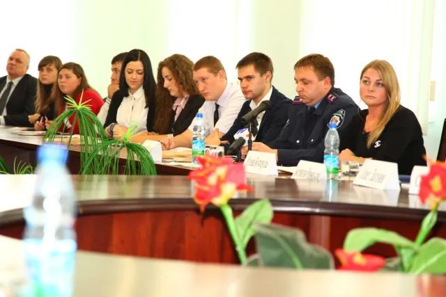 Хмельницький приєднався до всеукраїнського проекту протидії контрабанді тютюну (Фото) — фото 2