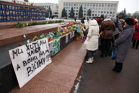 У Хмельницькому вшанували пам'ять жертв Голодомору (Фоторепортаж) — фото 1