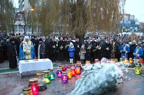 У Хмельницькому вшанували пам'ять жертв Голодомору (Фоторепортаж) — фото 6