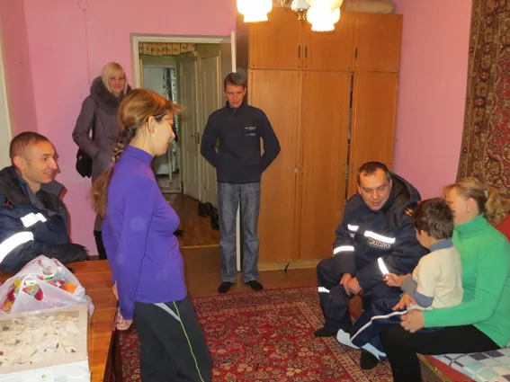 Психологи-рятувальники надають допомогу тимчасово переселеним мешканцям Сходу України (Фото) — фото 1