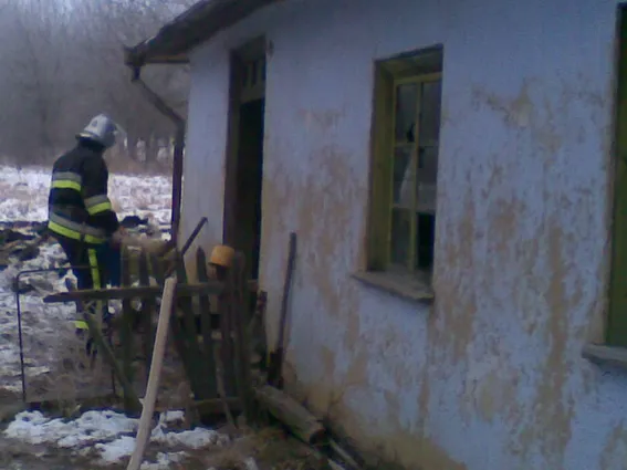 Вогнеборці врятували від знищення пожежею приватний житловий будинок (Фото) — фото 1