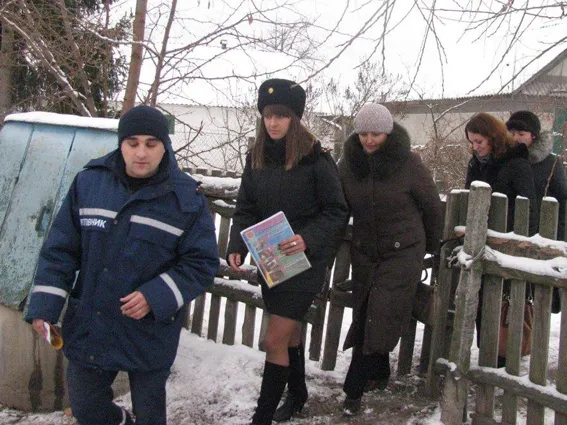 Рятувальники роз’яснили правила пожежної безпеки незахищеним верствам населення (Фото) — фото 2