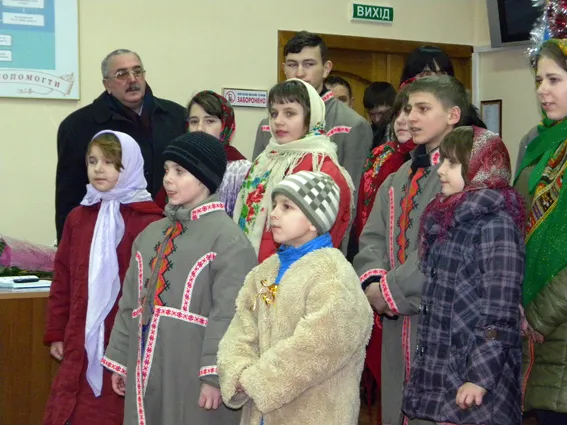 Напередодні Різдва Христового школярі заколядували рятувальникам (Фото) — фото 3