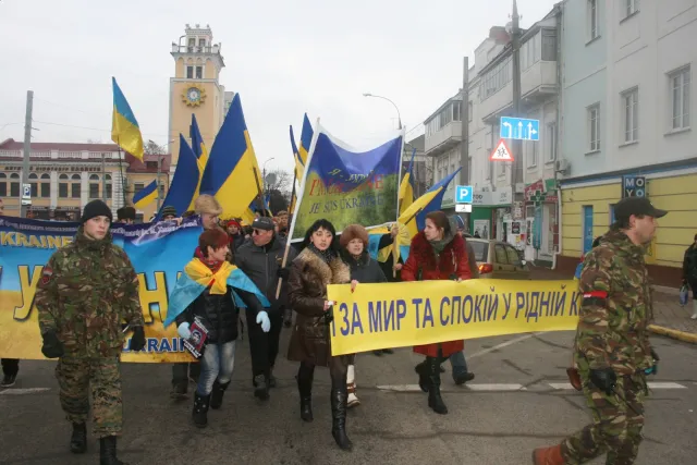 У Хмельницькому відбувся Марш миру «Я - Волноваха» (Фото) — фото 4