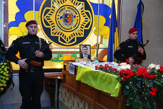 В останню путь провели 32-річного майора міліції Олександра Співачука (Фото) + (Відео) — фото 1