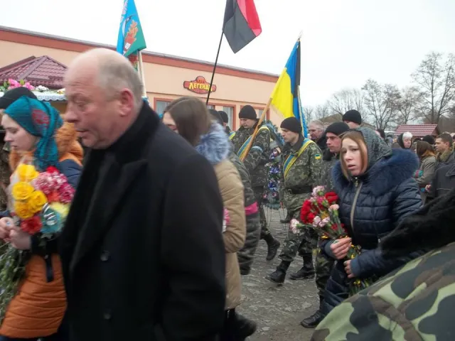 Сотні мешканців Славутчини провели в останню дорогу Володимира Марковського (Фоторепортаж) — фото 1
