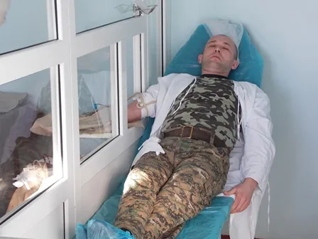 У Хмельницькому пенітенціарники поділились кров’ю з пораненими солдатами (Фото) — фото 2