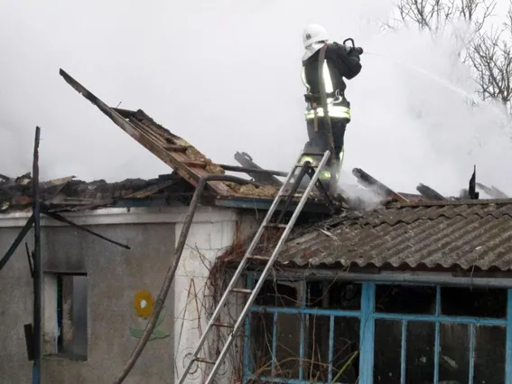 Вогнеборці виявили бездиханне тіло чоловіка — фото 1