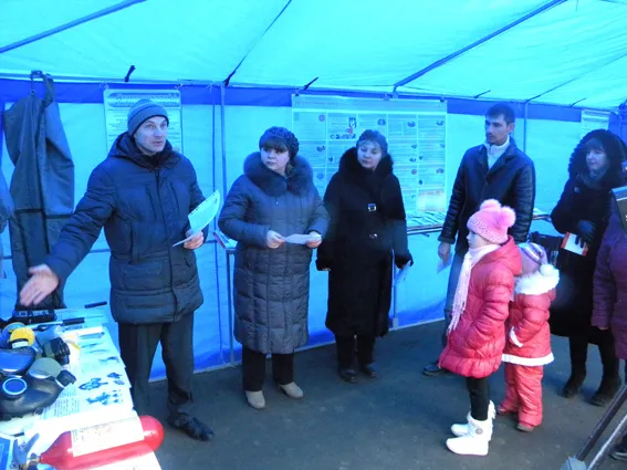 Під час сільськогосподарського ярмарку, рятувальники роз’яснювали правила поведінки у непередбачуваних ситуаціях (Фото) — фото 3