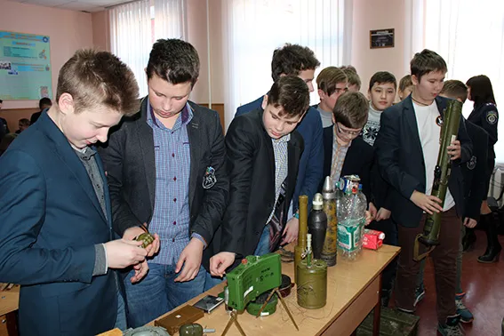 Хмельницьких школярів навчали правильним діям у випадку терористичної загрози (фото) + (відео) — фото 3